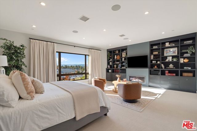 3840 Carmona Avenue, Los Angeles, CA 90008