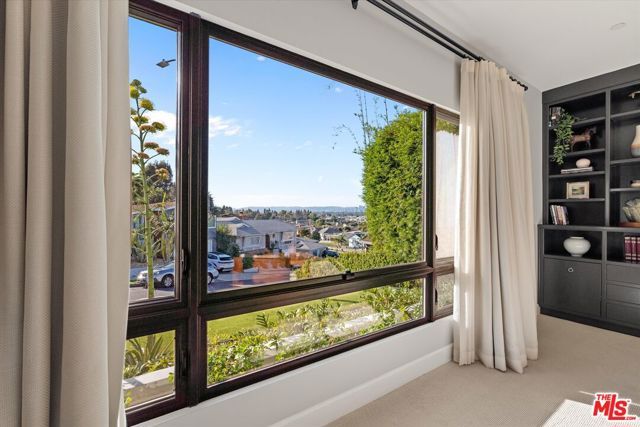 3840 Carmona Avenue, Los Angeles, CA 90008