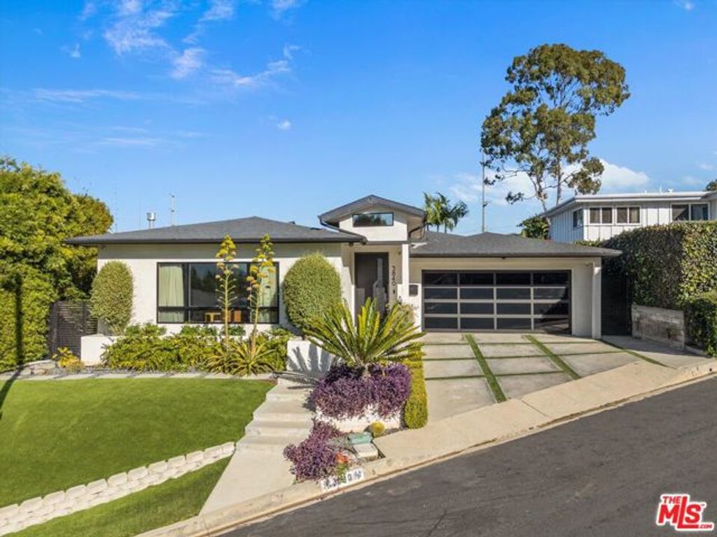 3840 Carmona Avenue, Los Angeles, CA 90008