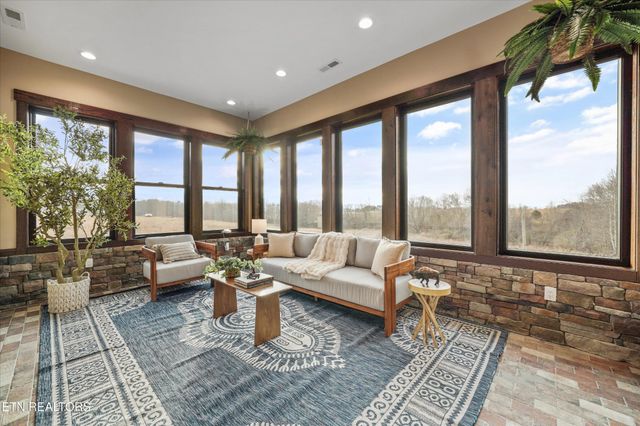 1150 Hillendale Rd, Crossville, TN 38572