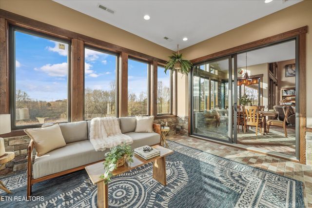 1150 Hillendale Rd, Crossville, TN 38572