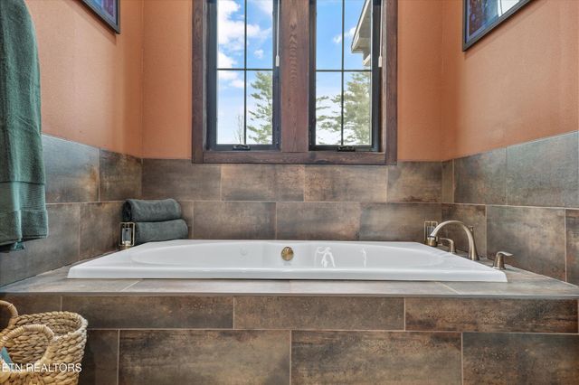 1150 Hillendale Rd, Crossville, TN 38572