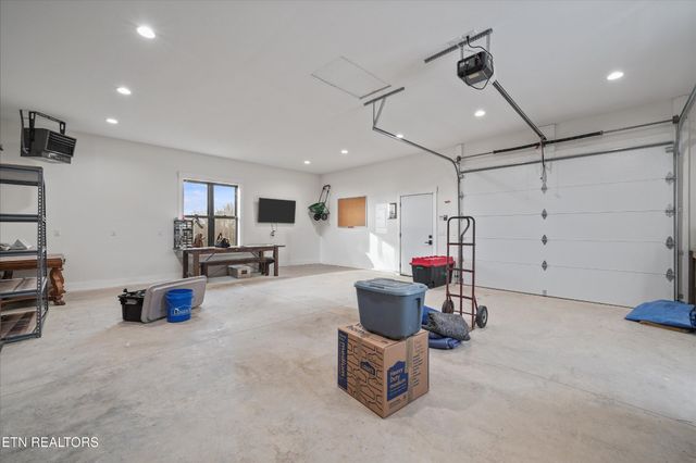 1150 Hillendale Rd, Crossville, TN 38572