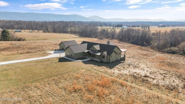 1150 Hillendale Rd, Crossville, TN 38572
