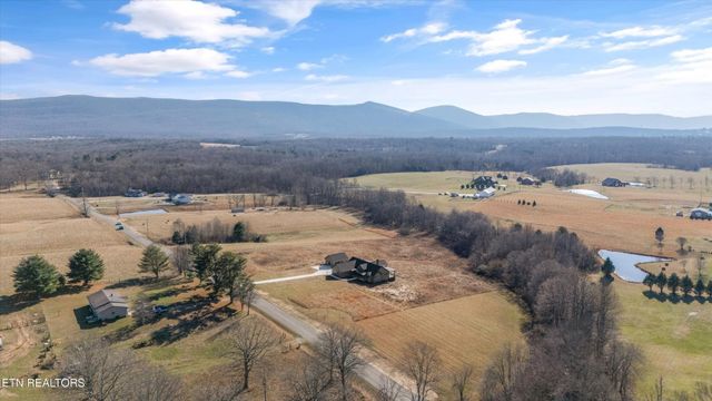 1150 Hillendale Rd, Crossville, TN 38572