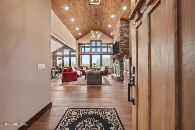 1150 Hillendale Rd, Crossville, TN 38572