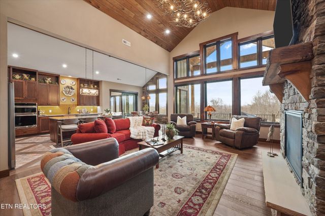 1150 Hillendale Rd, Crossville, TN 38572