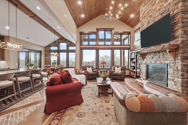 1150 Hillendale Rd, Crossville, TN 38572