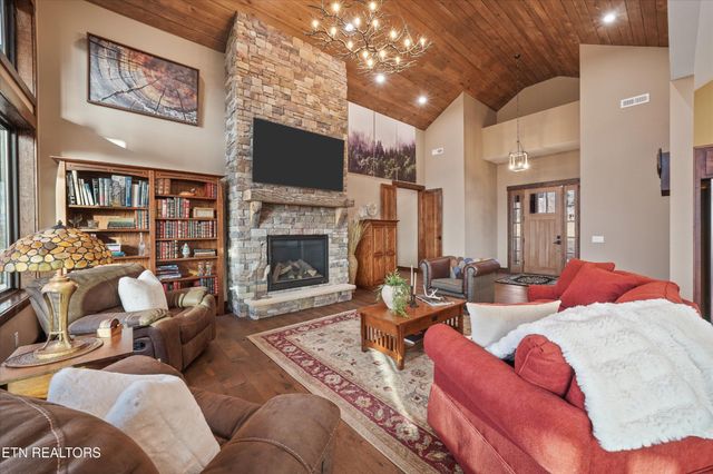 1150 Hillendale Rd, Crossville, TN 38572