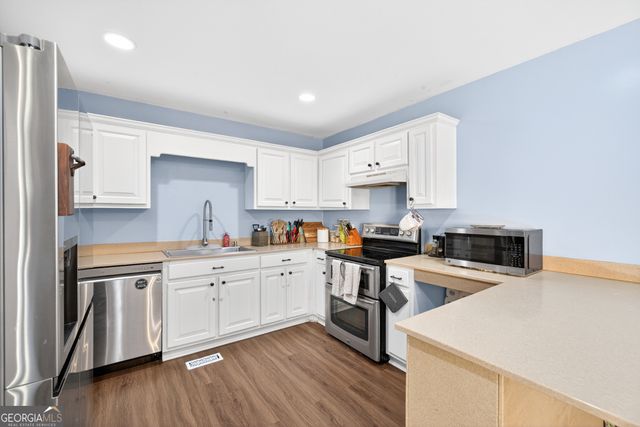 386 Ridgewood Drive, Pendergrass, GA 30567