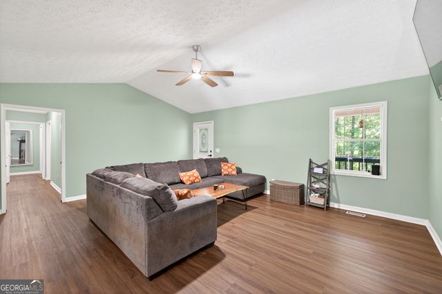 386 Ridgewood Drive, Pendergrass, GA 30567