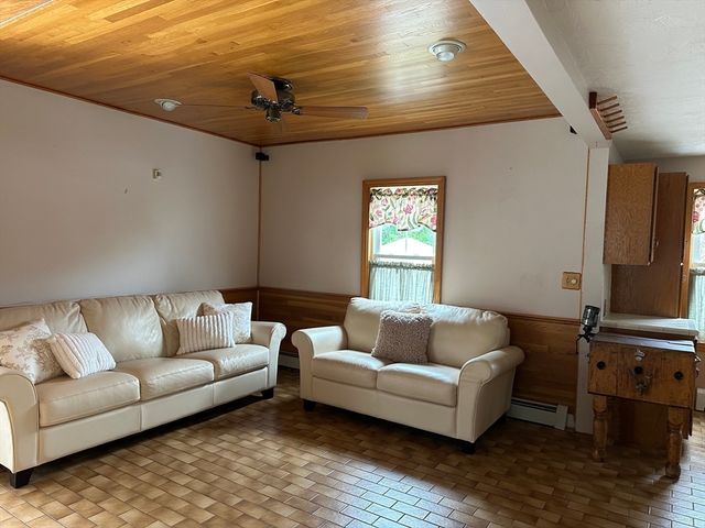 90 Locust Ave, Worcester, MA 01604