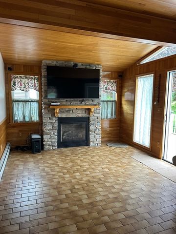 90 Locust Ave, Worcester, MA 01604