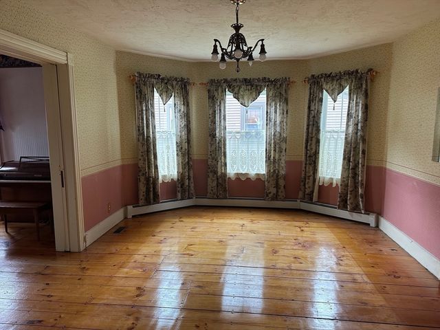90 Locust Ave, Worcester, MA 01604