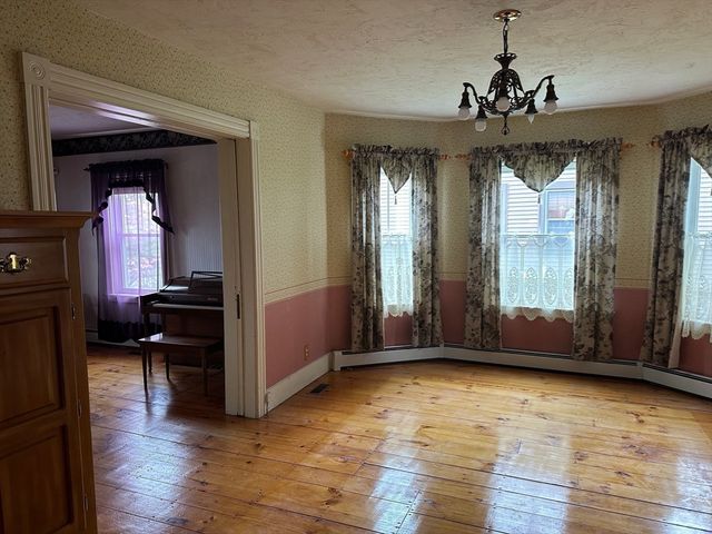 90 Locust Ave, Worcester, MA 01604