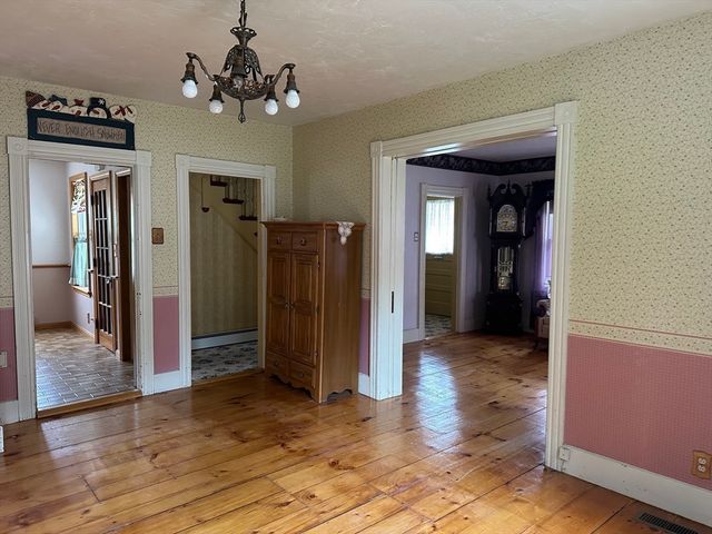 90 Locust Ave, Worcester, MA 01604