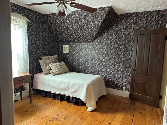 90 Locust Ave, Worcester, MA 01604