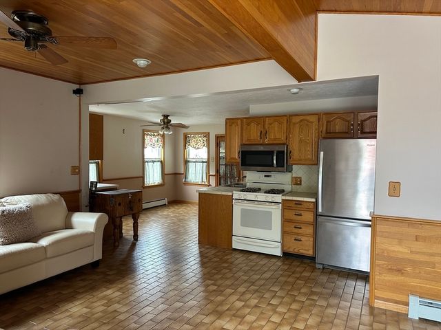 90 Locust Ave, Worcester, MA 01604