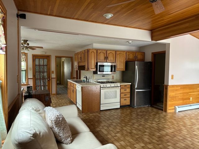 90 Locust Ave, Worcester, MA 01604