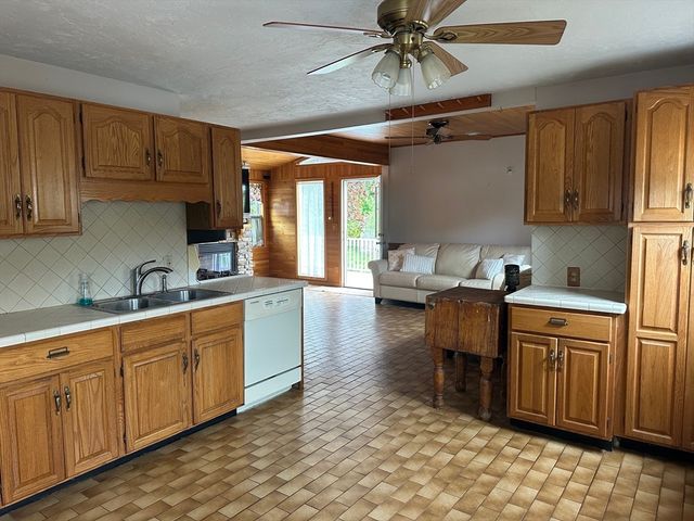 90 Locust Ave, Worcester, MA 01604