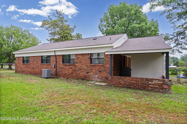 1500 Vicksburg Drive, Southaven, MS 38671