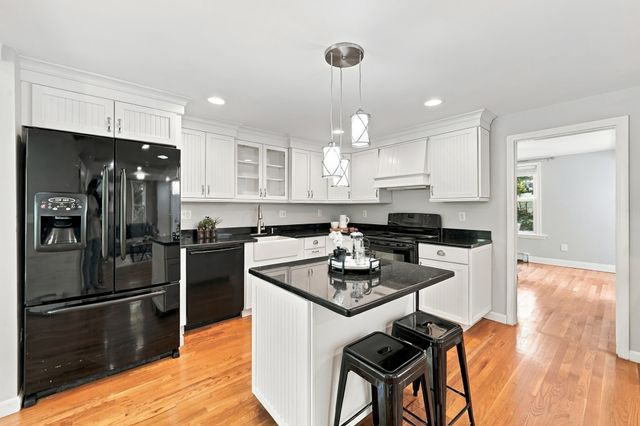 8 Rangeway, Lexington, MA 02420