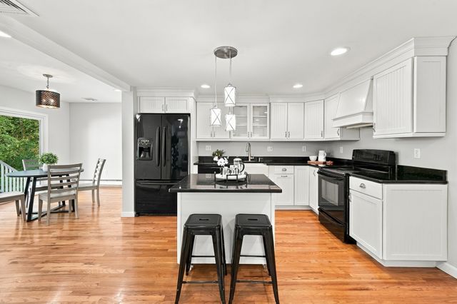 8 Rangeway, Lexington, MA 02420