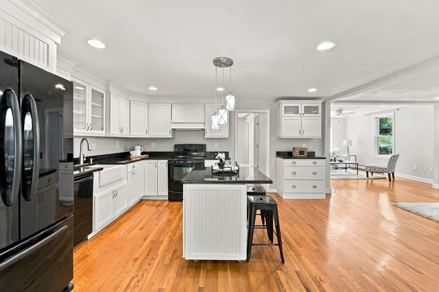 8 Rangeway, Lexington, MA 02420