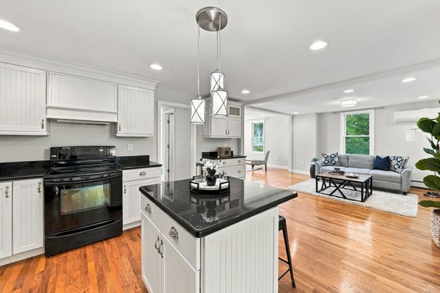 8 Rangeway, Lexington, MA 02420