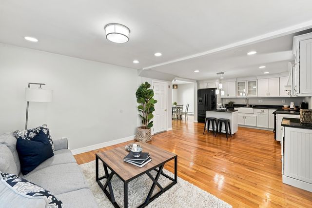 8 Rangeway, Lexington, MA 02420