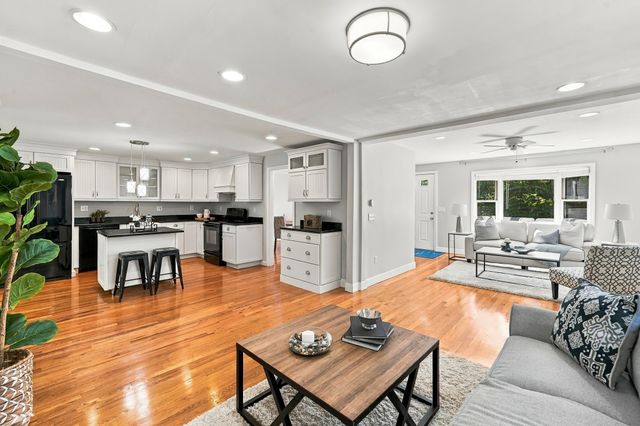 8 Rangeway, Lexington, MA 02420