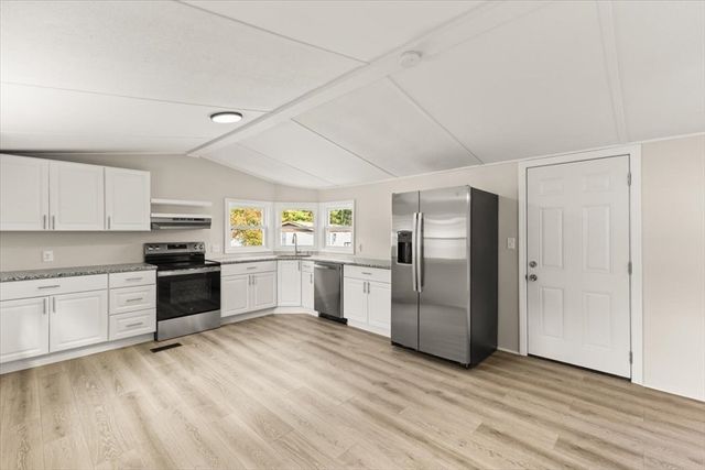 5 Marks Way, Carver, MA 02330