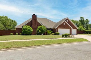 2401 NW 68th St, Lawton, OK 73505