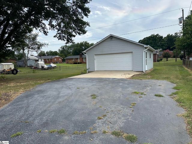 223 Blalock Road, Boiling Springs, SC 29316