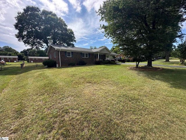 223 Blalock Road, Boiling Springs, SC 29316