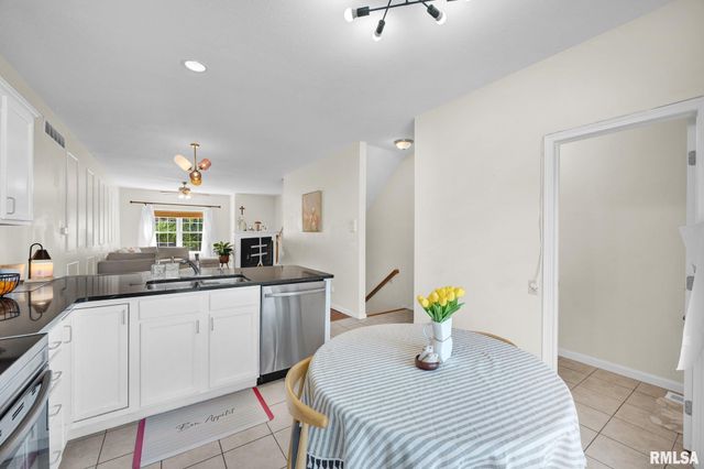 11217 N Oakwood Dr Unit 3, Peoria, IL 61615