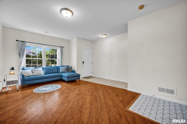 11217 N Oakwood Dr Unit 3, Peoria, IL 61615