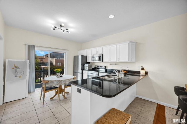 11217 N Oakwood Dr Unit 3, Peoria, IL 61615