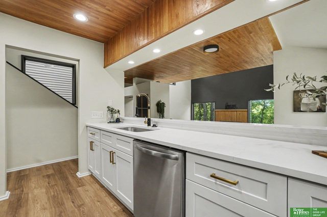 6009 Lafayette Court, Omaha, NE 68132