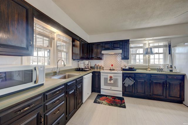 1235 Timber Ridge Drive, Huntingburg, IN 47542