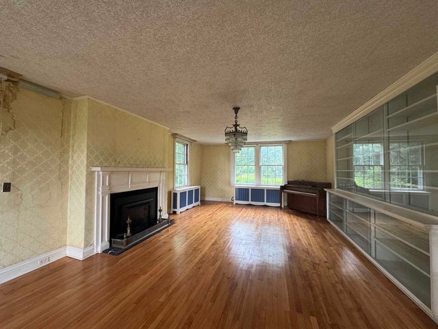 31 Pearl Street, Essex Junction, VT 05452