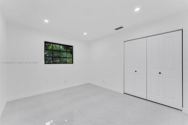 5526 Plunkett St, Hollywood, FL 33021