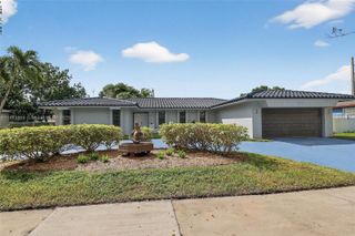 5526 Plunkett St, Hollywood, FL 33021