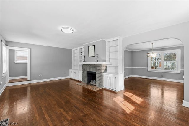 270 Chagrin Boulevard, Chagrin Falls, OH 44022