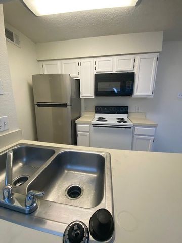 5750 Phoenix Drive 16, Dallas, TX 75231