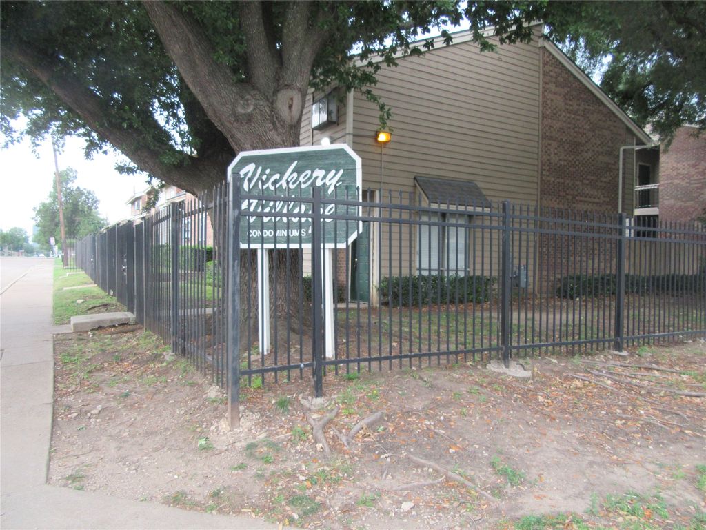 5750 Phoenix Drive 16, Dallas, TX 75231