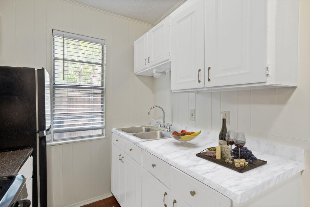 5300 Guadalupe ST 104, Austin, TX 78751