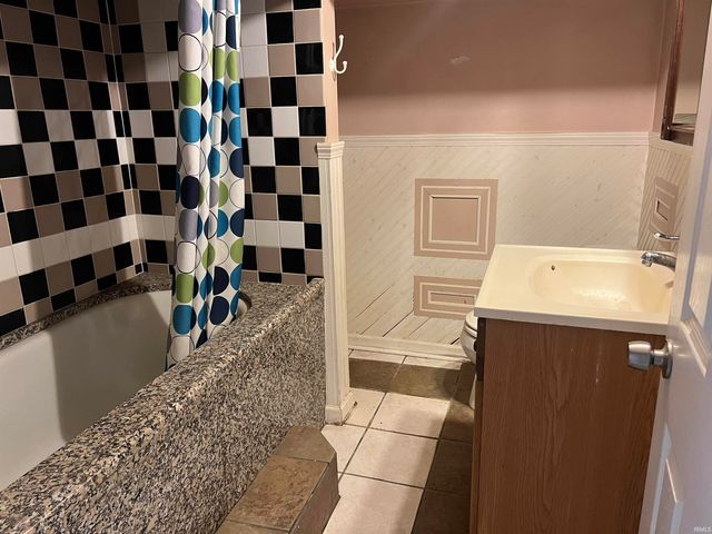702 S Gladstone Avenue, South Bend, IN 46619