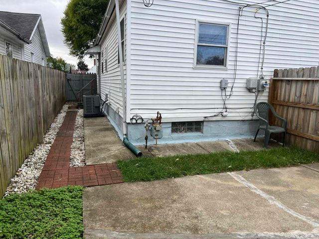 702 S Gladstone Avenue, South Bend, IN 46619
