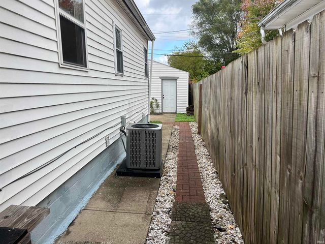 702 S Gladstone Avenue, South Bend, IN 46619